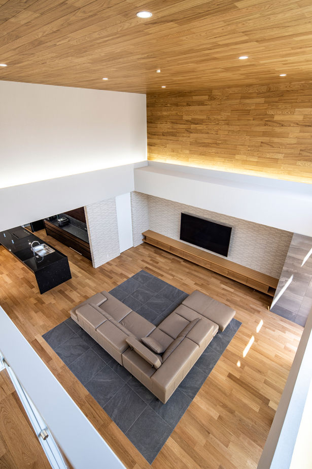 ロイヤルウッド 【100坪超×中庭×インナーガレージ】木造で4台分ガレージハウスと大開口を実現。一歩入ると圧倒的な開放感の建築実例画像6