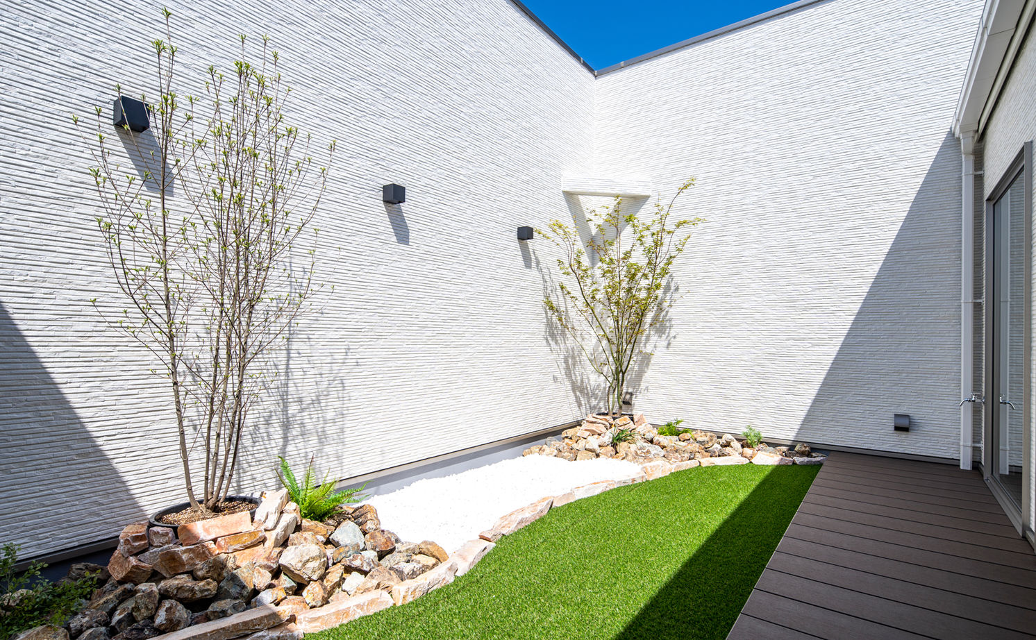 ロイヤルウッド 【100坪超×中庭×インナーガレージ】木造で4台分ガレージハウスと大開口を実現。一歩入ると圧倒的な開放感の建築実例画像9