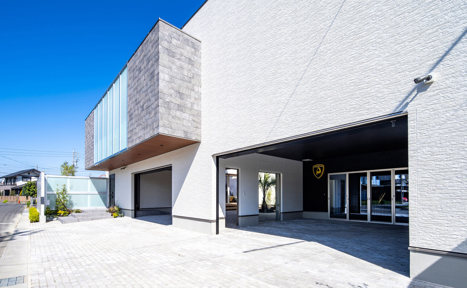 ロイヤルウッド 【100坪超×中庭×インナーガレージ】木造で4台分ガレージハウスと大開口を実現。一歩入ると圧倒的な開放感の建築実例画像11