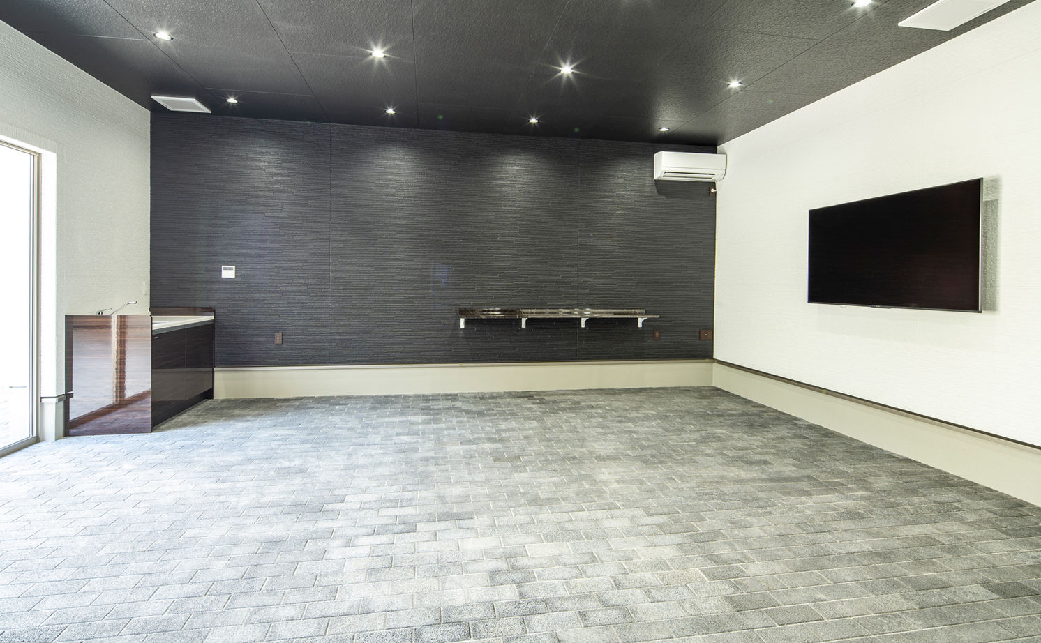 ロイヤルウッド 【100坪超×中庭×インナーガレージ】木造で4台分ガレージハウスと大開口を実現。一歩入ると圧倒的な開放感の建築実例画像12