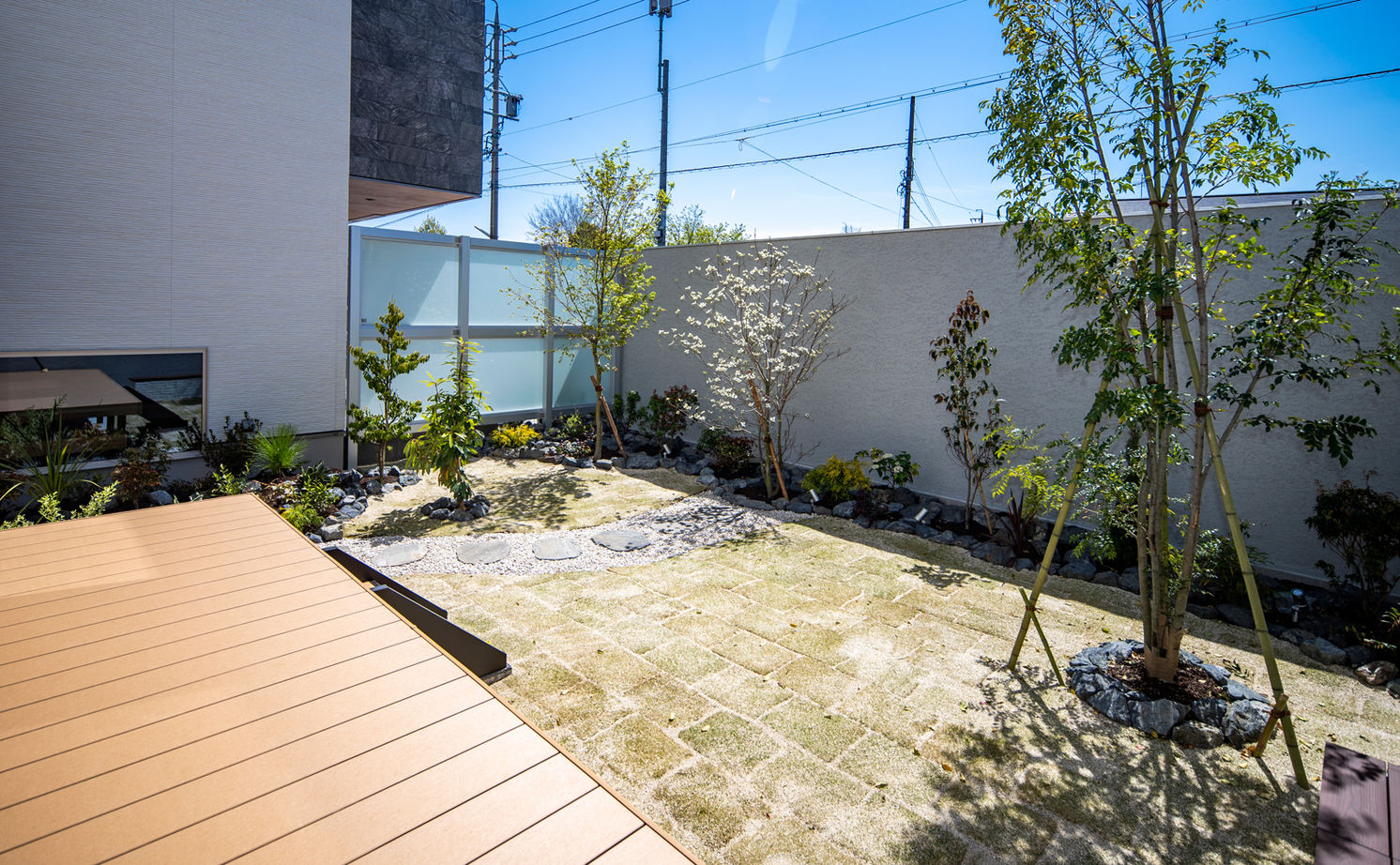 ロイヤルウッド 【100坪超×中庭×インナーガレージ】木造で4台分ガレージハウスと大開口を実現。一歩入ると圧倒的な開放感の建築実例画像18