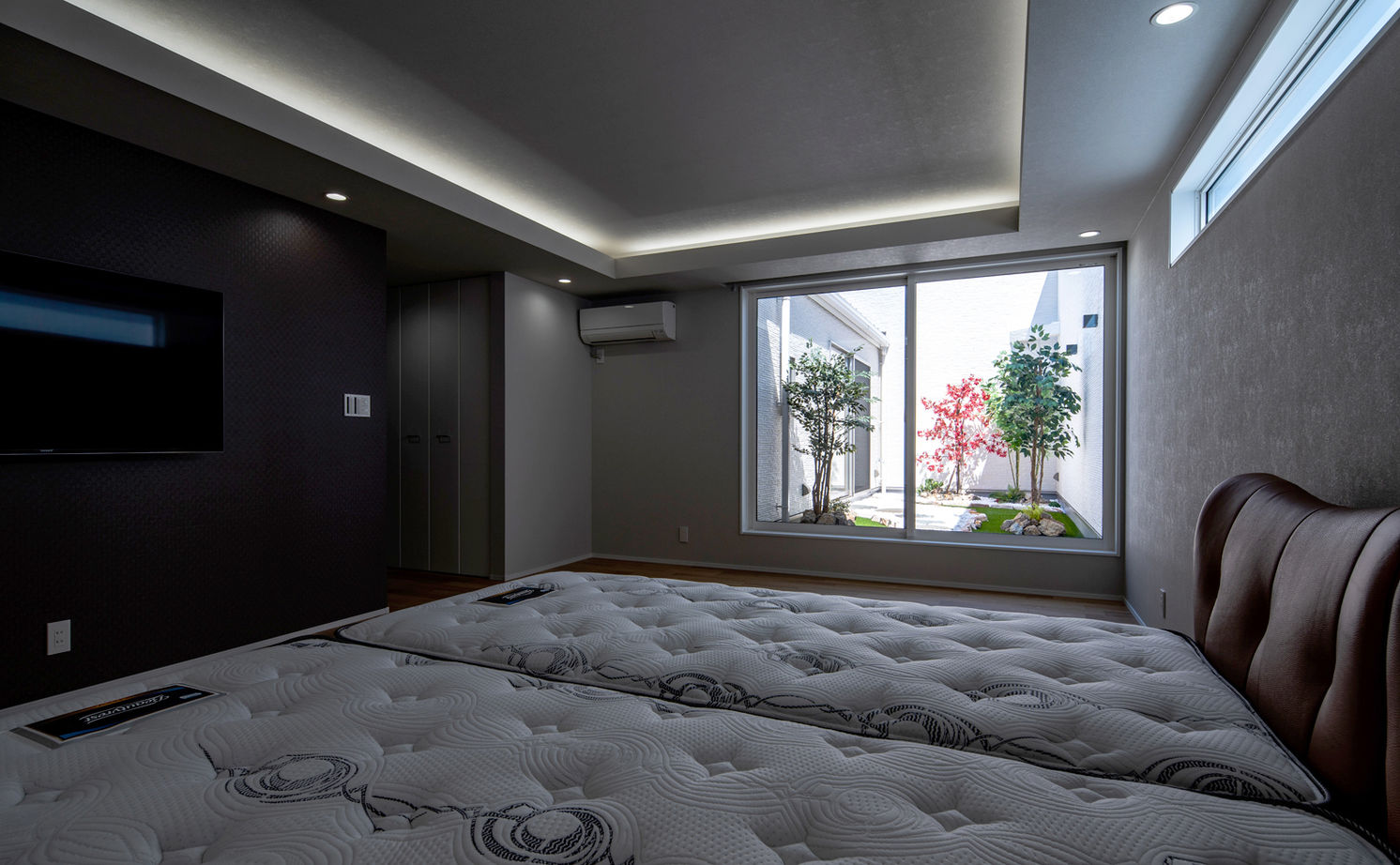 ロイヤルウッド 【100坪超×中庭×インナーガレージ】木造で4台分ガレージハウスと大開口を実現。一歩入ると圧倒的な開放感の建築実例画像19