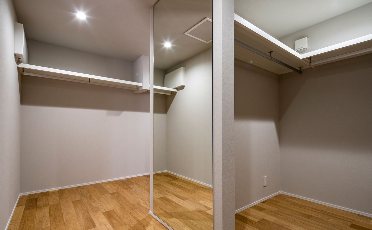 ロイヤルウッド 【100坪超×中庭×インナーガレージ】木造で4台分ガレージハウスと大開口を実現。一歩入ると圧倒的な開放感の建築実例画像20