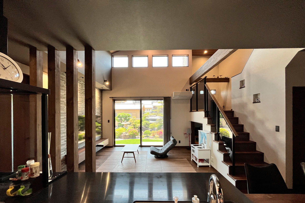 ロイヤルウッド 【40坪×平屋×ロフト｜間取り有】20年先の家族にも似合う、モダンな平屋。スキップフロアで収納力と遊び心の建築実例画像3