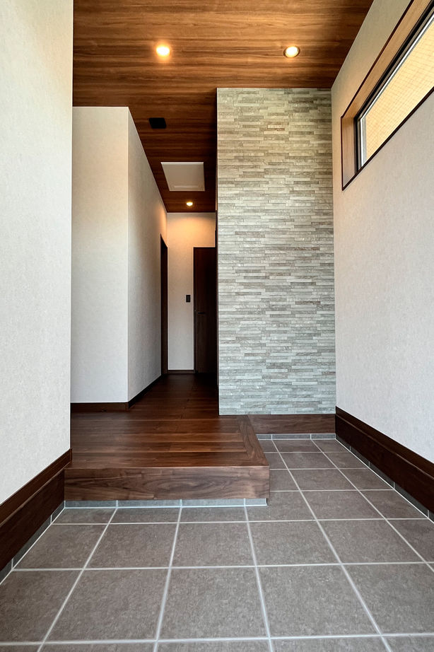 ロイヤルウッド 【40坪×平屋×ロフト｜間取り有】20年先の家族にも似合う、モダンな平屋。スキップフロアで収納力と遊び心の建築実例画像4