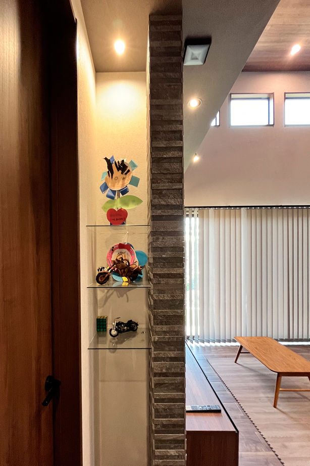 ロイヤルウッド 【40坪×平屋×ロフト｜間取り有】20年先の家族にも似合う、モダンな平屋。スキップフロアで収納力と遊び心の建築実例画像9