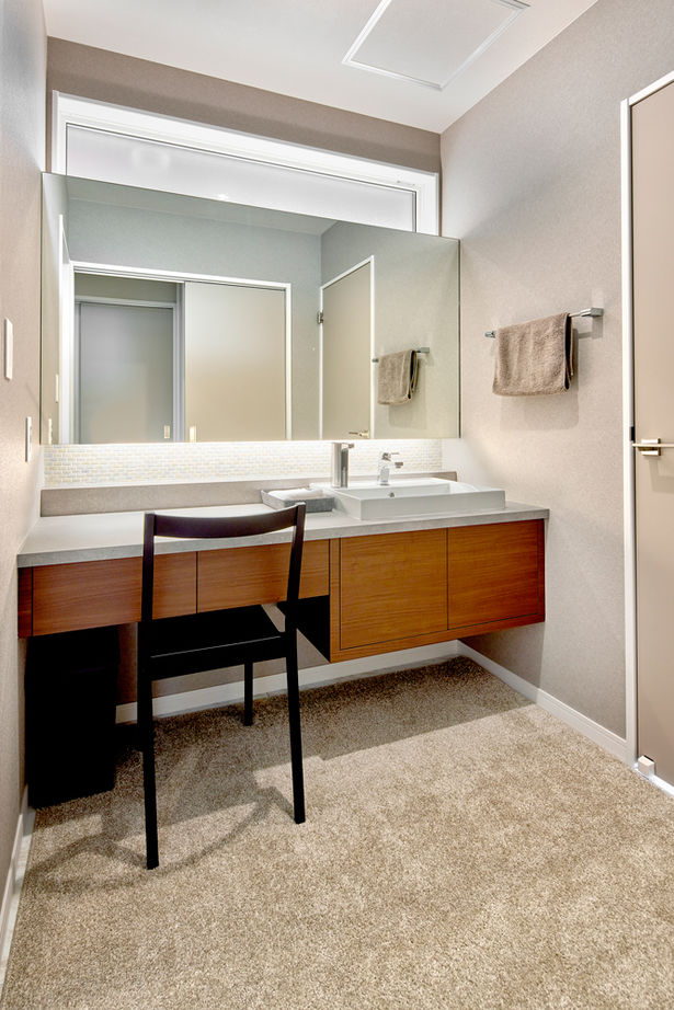 ロイヤルウッド 【95坪×二世帯住宅】凹凸のあるデザインと素材感が際立つ外観、室内の静寂。二世帯が心豊かに暮らせる邸宅の建築実例画像8