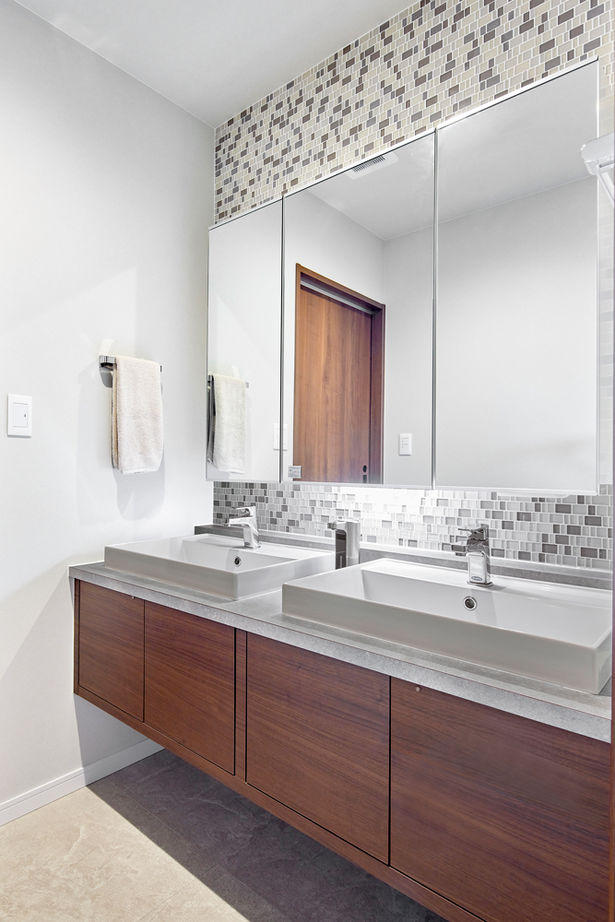 ロイヤルウッド 【95坪×二世帯住宅】凹凸のあるデザインと素材感が際立つ外観、室内の静寂。二世帯が心豊かに暮らせる邸宅の建築実例画像16