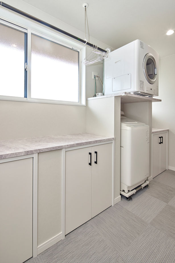 ロイヤルウッド 【95坪×二世帯住宅】凹凸のあるデザインと素材感が際立つ外観、室内の静寂。二世帯が心豊かに暮らせる邸宅の建築実例画像17