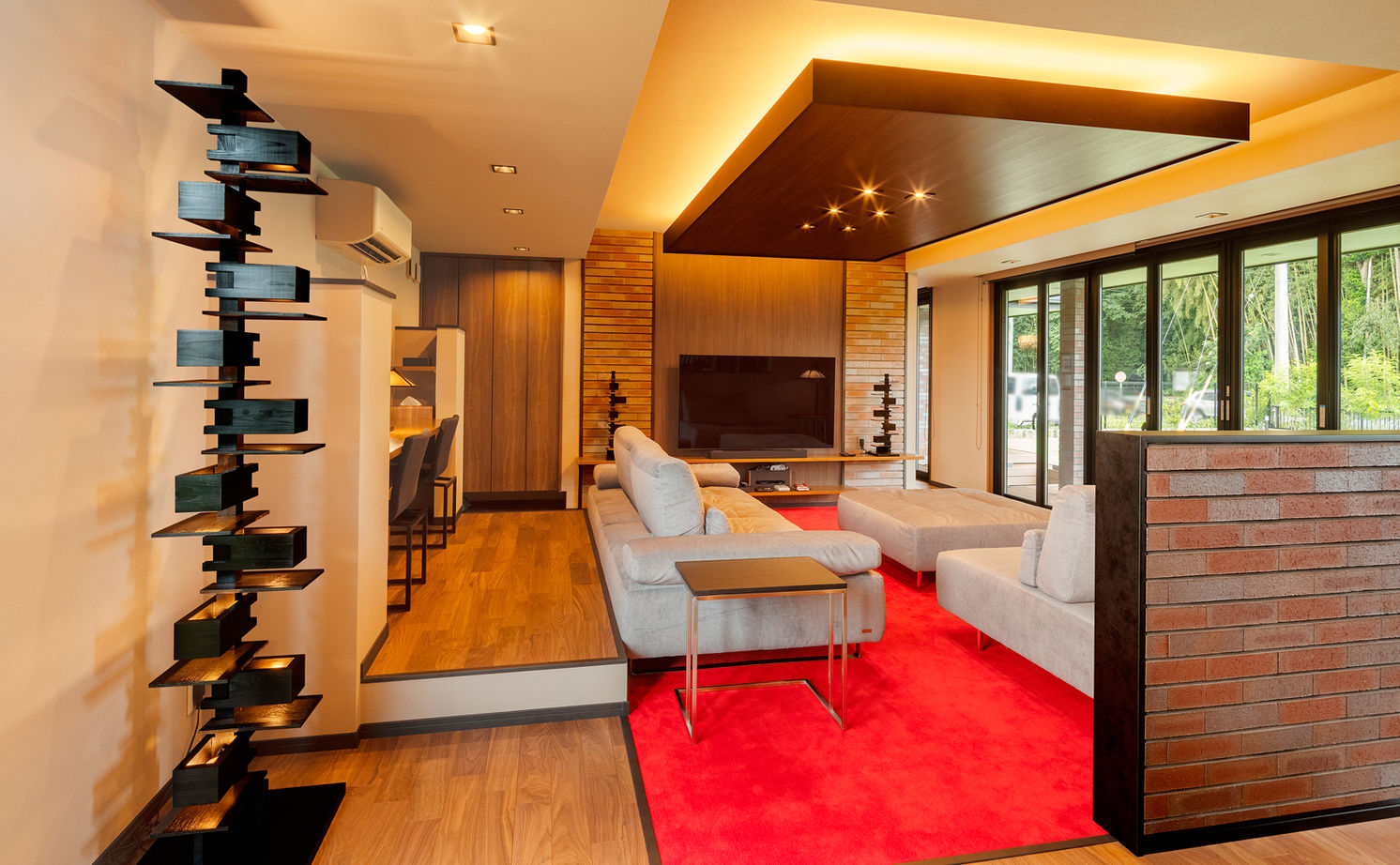 ロイヤルウッド 【38坪×平屋×非日常】家に帰るのが「旅」になる。水平ラインが際立つ平屋で、日常を離れてスイッチオフの建築実例画像3