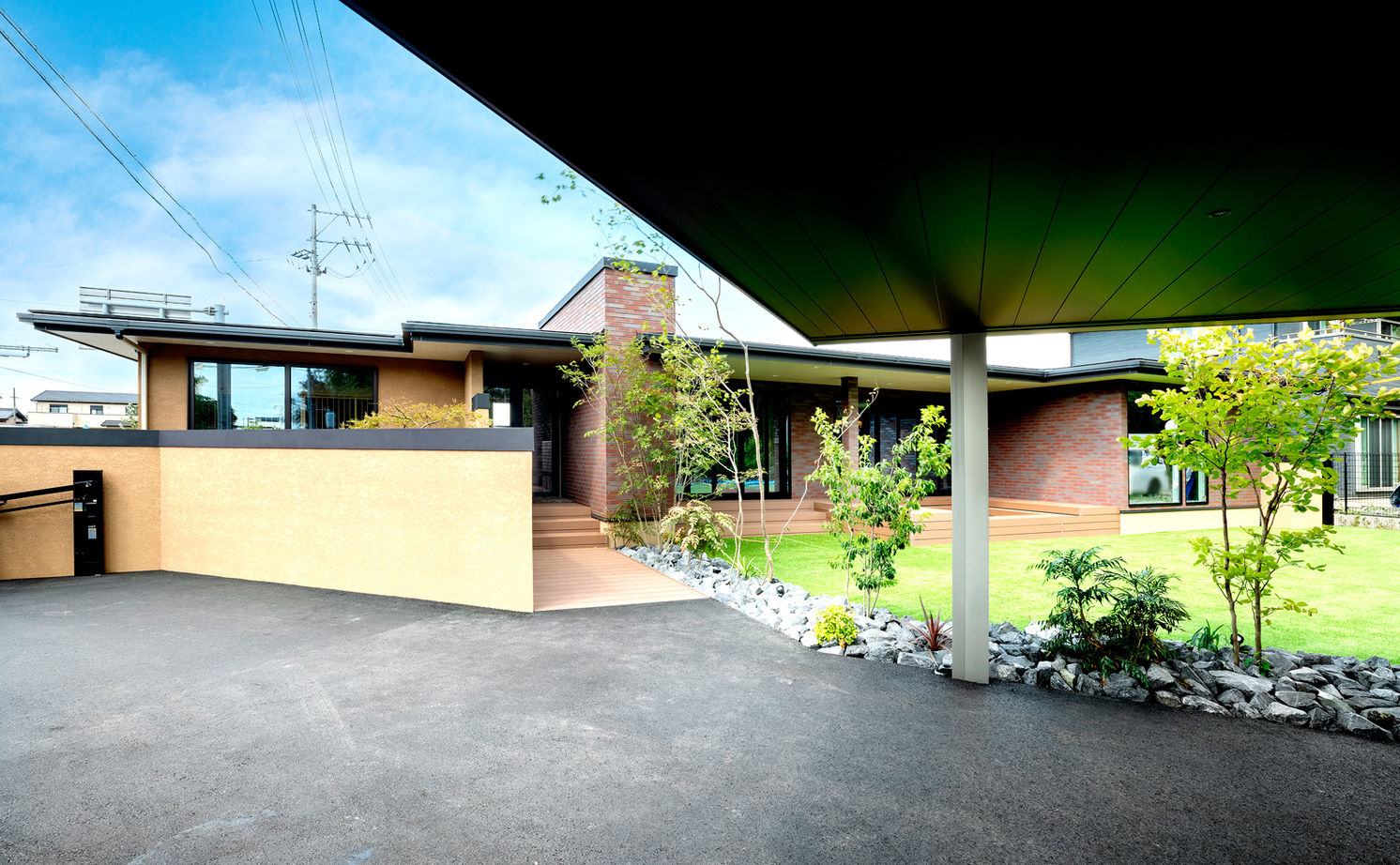 ロイヤルウッド 【38坪×平屋×非日常】家に帰るのが「旅」になる。水平ラインが際立つ平屋で、日常を離れてスイッチオフの建築実例画像4