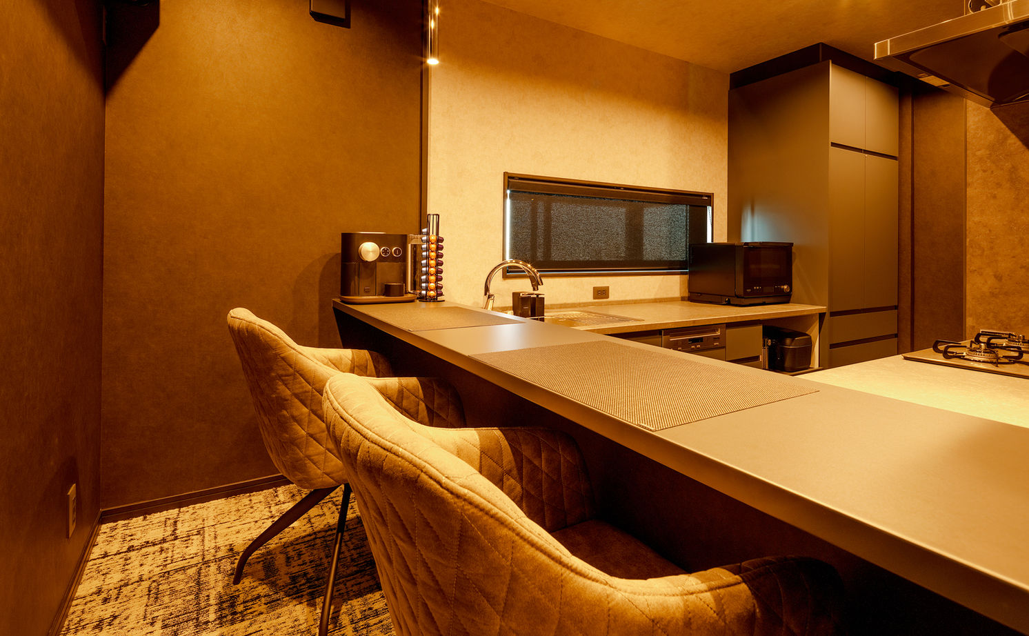 ロイヤルウッド 【38坪×平屋×非日常】家に帰るのが「旅」になる。水平ラインが際立つ平屋で、日常を離れてスイッチオフの建築実例画像8