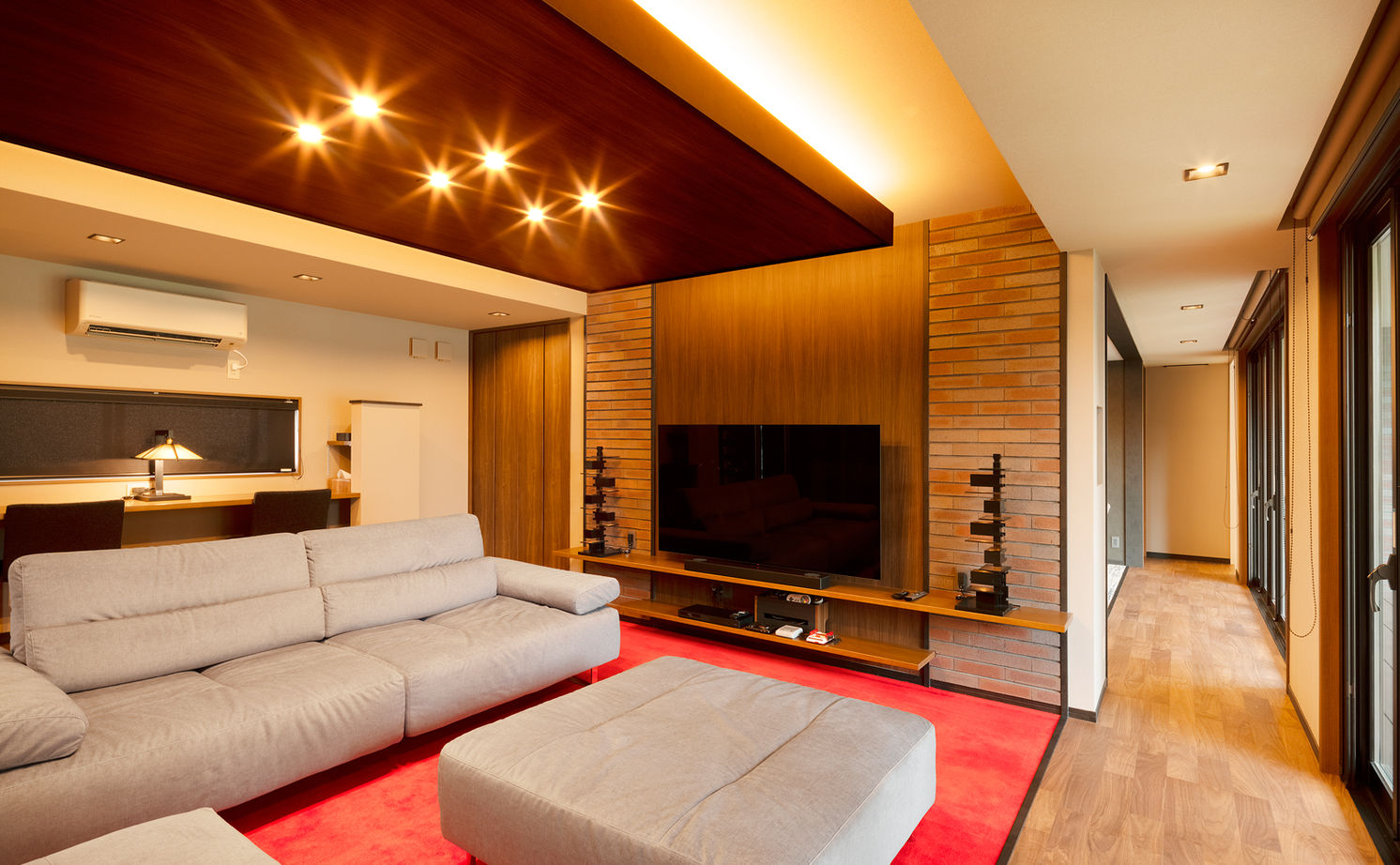 ロイヤルウッド 【38坪×平屋×非日常】家に帰るのが「旅」になる。水平ラインが際立つ平屋で、日常を離れてスイッチオフの建築実例画像11