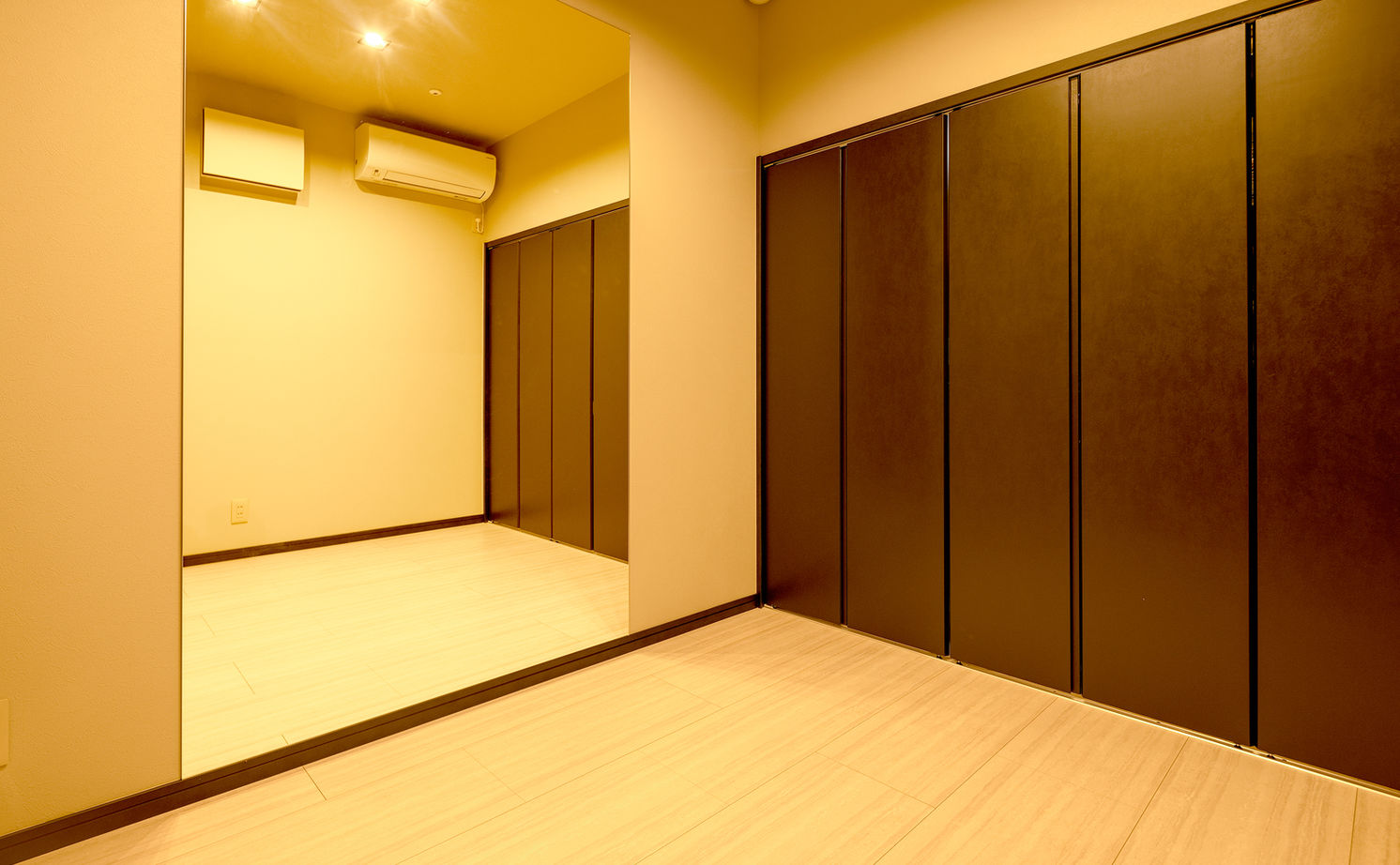 ロイヤルウッド 【38坪×平屋×非日常】家に帰るのが「旅」になる。水平ラインが際立つ平屋で、日常を離れてスイッチオフの建築実例画像19