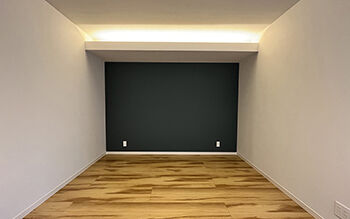 ロイヤルウッド 【36坪×吹き抜け】南が日陰になる旗竿地でも、設計の工夫で大きな窓と吹き抜けから陽がたっぷり射し込む家の建築実例画像5