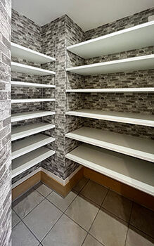 ロイヤルウッド 【36坪×吹き抜け】南が日陰になる旗竿地でも、設計の工夫で大きな窓と吹き抜けから陽がたっぷり射し込む家の建築実例画像8