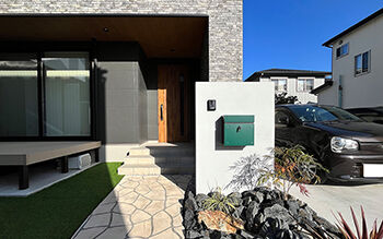 ロイヤルウッド 【36坪×吹き抜け】南が日陰になる旗竿地でも、設計の工夫で大きな窓と吹き抜けから陽がたっぷり射し込む家の建築実例画像10