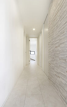 ロイヤルウッド 【98坪×インナーガレージ】ショールームのようなガレージと南国リゾートスタイルの住まいの建築実例画像8