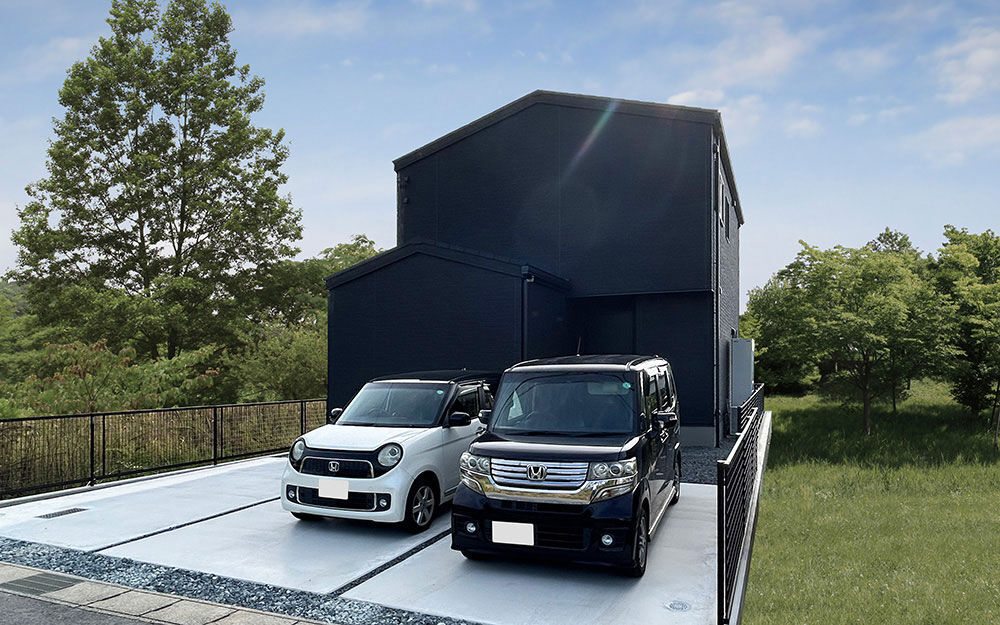 ロイヤルウッド 【41坪×二世帯×非日常】強い構造の中に、ホテルライクな寛ぎを。モノトーンの素材で上質感を楽しむ家の建築実例画像1