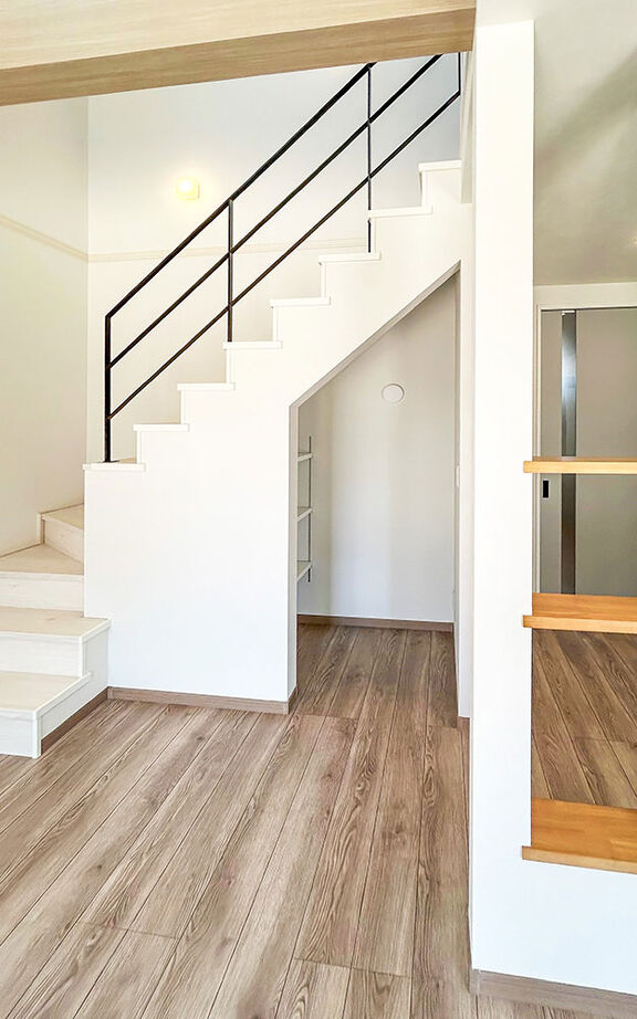 ロイヤルウッド 【34坪×吹抜け×高断熱】大きな吹抜けを見上げて、特別感に浸る家。冬に暖かく過ごせる断熱性にも満足の建築実例画像5