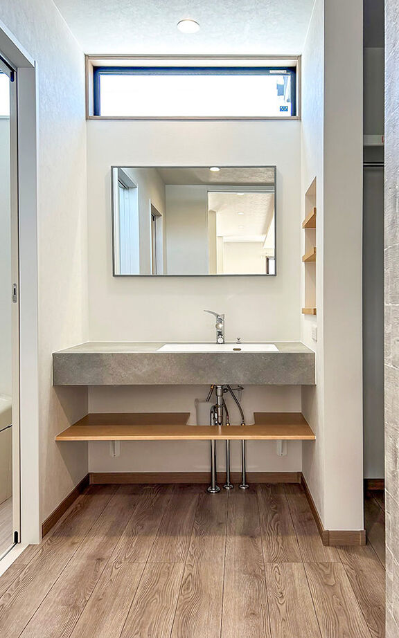 ロイヤルウッド 【34坪×吹抜け×高断熱】大きな吹抜けを見上げて、特別感に浸る家。冬に暖かく過ごせる断熱性にも満足の建築実例画像6