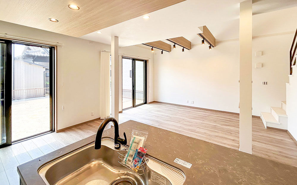 ロイヤルウッド 【34坪×吹抜け×高断熱】大きな吹抜けを見上げて、特別感に浸る家。冬に暖かく過ごせる断熱性にも満足の建築実例画像7