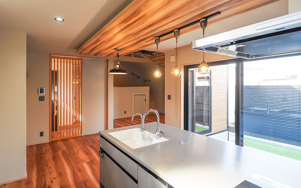 ロイヤルウッド 【25坪×スキップフロア×平屋】地震対策を重視した、中庭を囲むコの字の平屋。DIYでアメリカンに進化中の建築実例画像6