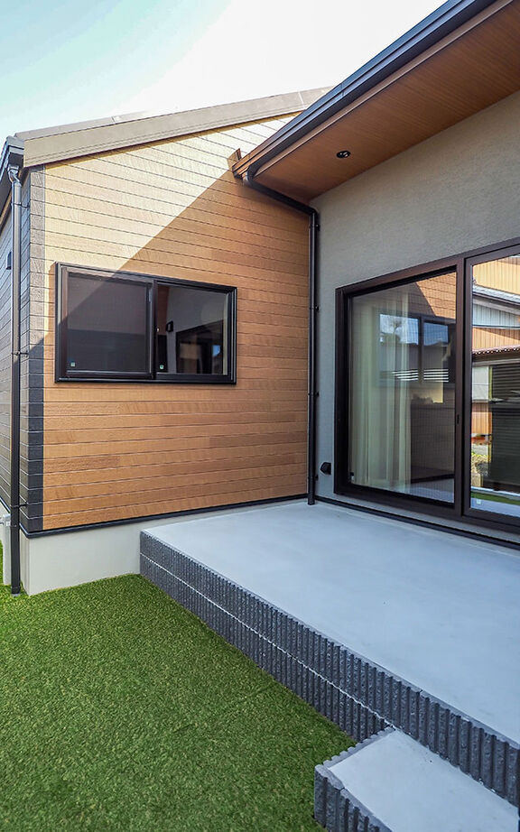 ロイヤルウッド 【25坪×スキップフロア×平屋】地震対策を重視した、中庭を囲むコの字の平屋。DIYでアメリカンに進化中の建築実例画像7