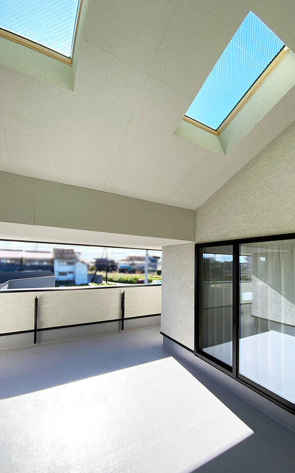 ロイヤルウッド 【106坪×二世帯×ガレージハウス】二世帯の空間とビルトインガレージ、仕事場を巧みに凝縮したモダンな家の建築実例画像4