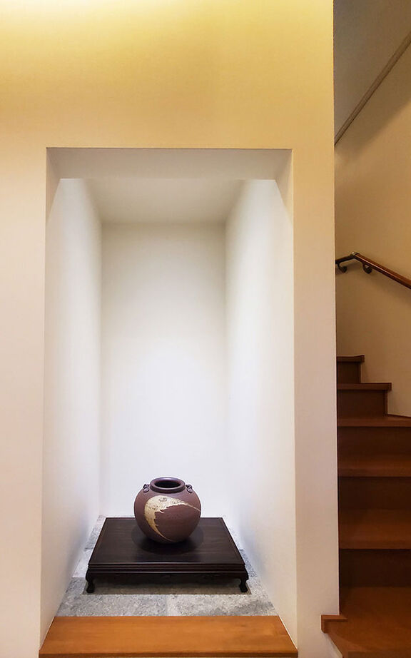 ロイヤルウッド 【106坪×二世帯×ガレージハウス】二世帯の空間とビルトインガレージ、仕事場を巧みに凝縮したモダンな家の建築実例画像5