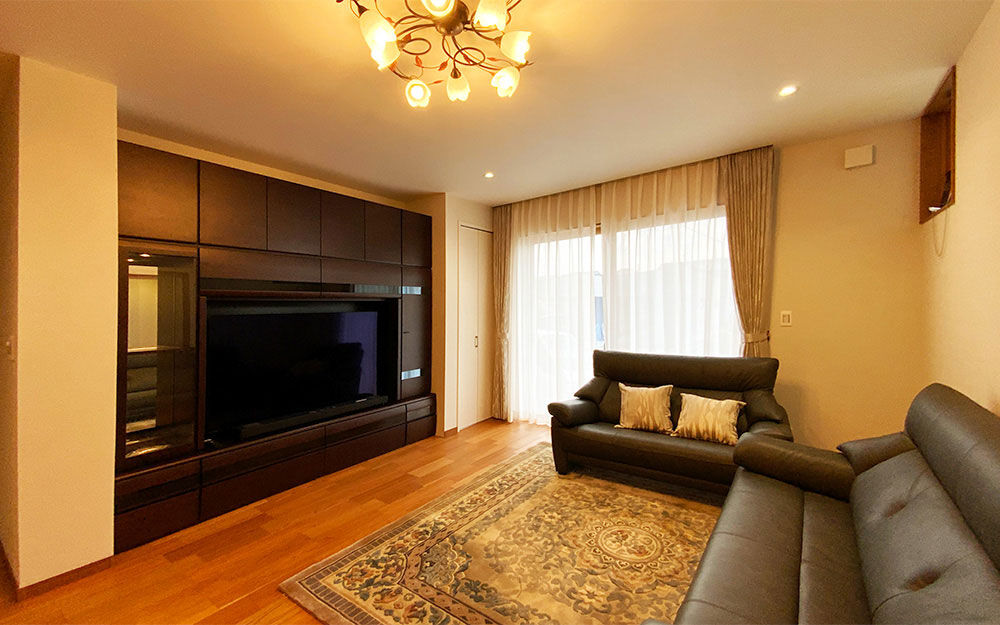 ロイヤルウッド 【106坪×二世帯×ガレージハウス】二世帯の空間とビルトインガレージ、仕事場を巧みに凝縮したモダンな家の建築実例画像6