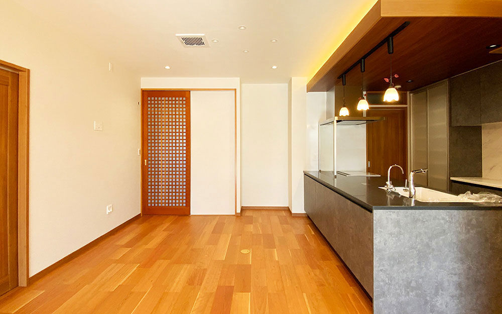 ロイヤルウッド 【106坪×二世帯×ガレージハウス】二世帯の空間とビルトインガレージ、仕事場を巧みに凝縮したモダンな家の建築実例画像7