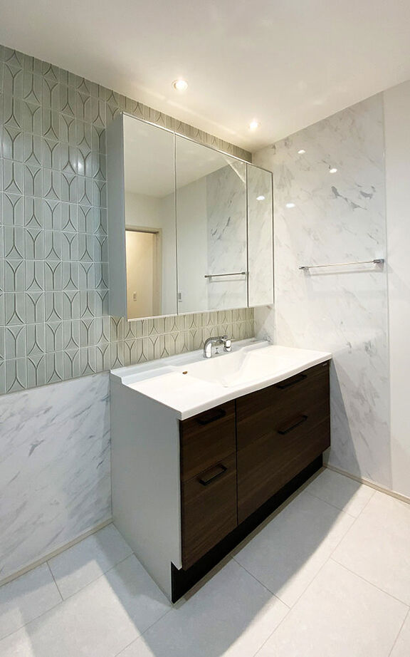 ロイヤルウッド 【106坪×二世帯×ガレージハウス】二世帯の空間とビルトインガレージ、仕事場を巧みに凝縮したモダンな家の建築実例画像9