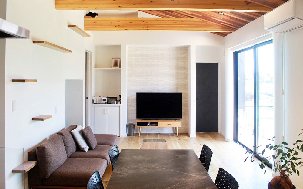 ロイヤルウッド 【34坪×ペット仕様×平屋風】梁やキャットウォークに猫たちもご機嫌。スキップフロアで変化を楽しむ半平屋の建築実例画像3