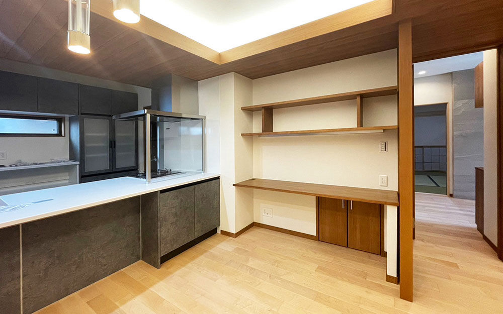 ロイヤルウッド 【72坪×二世帯住宅×和モダン】日本庭園と溶け合う、端正な外観。二世帯の安心と心地よさを兼備した家の建築実例画像2