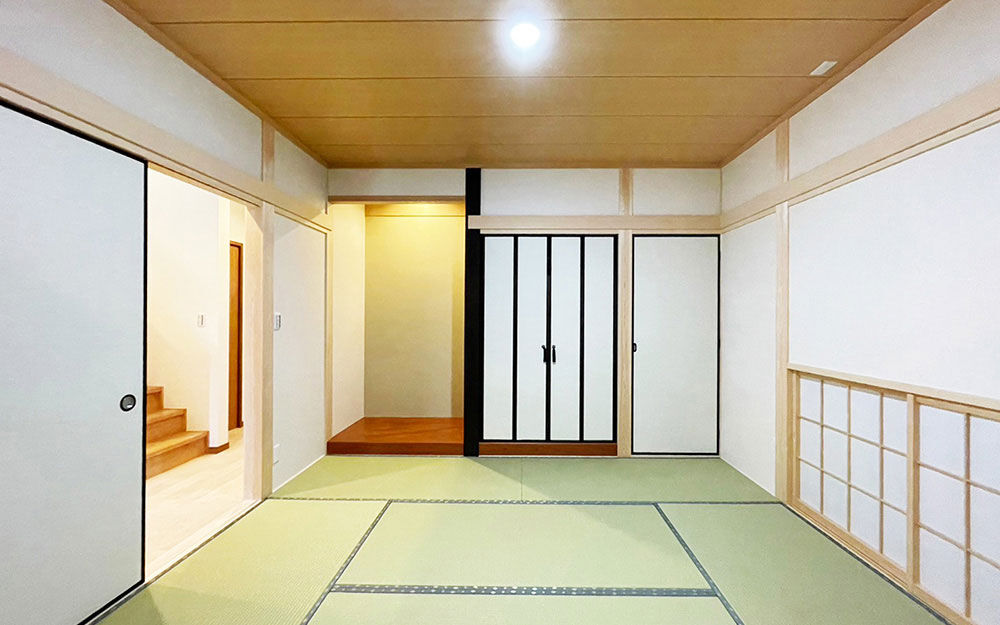 ロイヤルウッド 【72坪×二世帯住宅×和モダン】日本庭園と溶け合う、端正な外観。二世帯の安心と心地よさを兼備した家の建築実例画像3