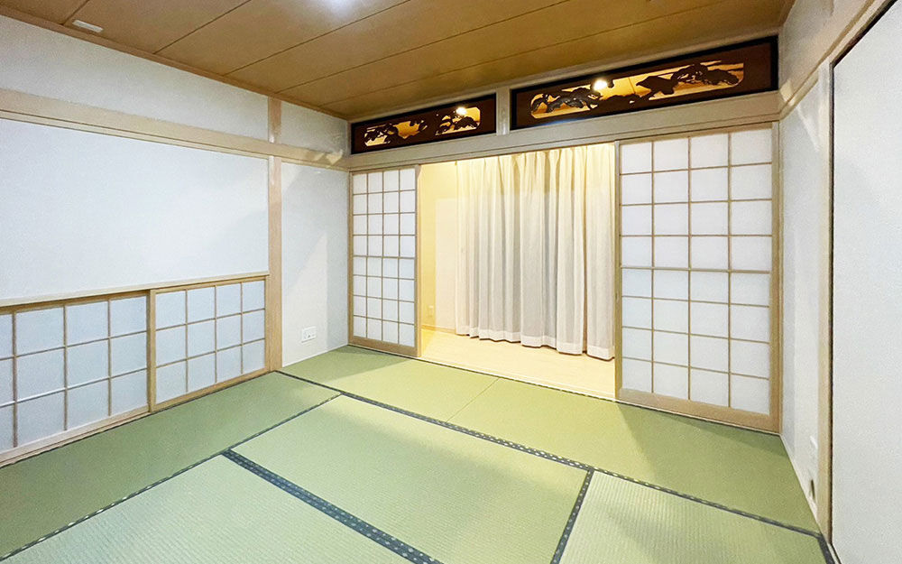 ロイヤルウッド 【72坪×二世帯住宅×和モダン】日本庭園と溶け合う、端正な外観。二世帯の安心と心地よさを兼備した家の建築実例画像4