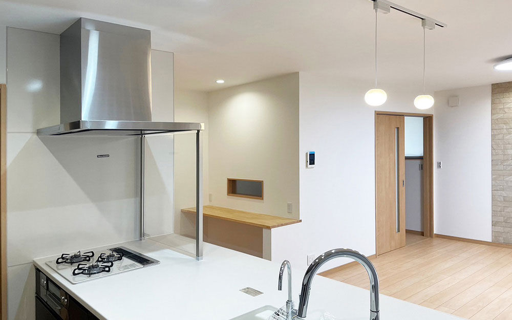 ロイヤルウッド 【72坪×二世帯住宅×和モダン】日本庭園と溶け合う、端正な外観。二世帯の安心と心地よさを兼備した家の建築実例画像8