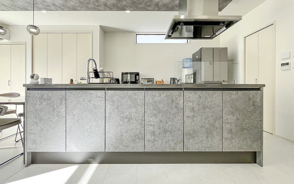 ロイヤルウッド 【59坪×吹抜け×モダン】吹抜けの大空間が暮らしを豊かにする。白のインテリアがもたらす、非日常の家の建築実例画像4