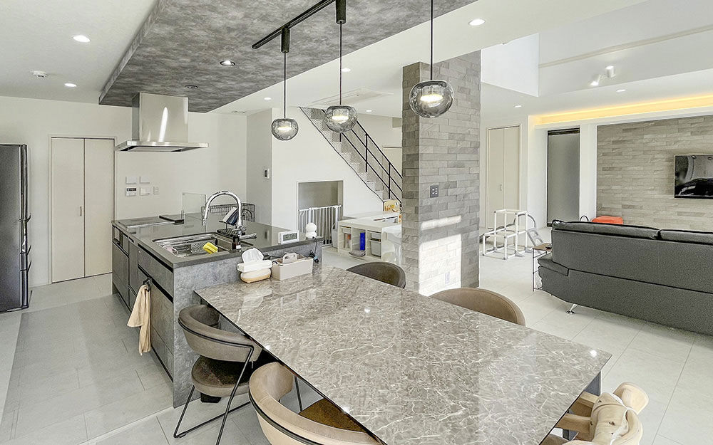 ロイヤルウッド 【59坪×吹抜け×モダン】吹抜けの大空間が暮らしを豊かにする。白のインテリアがもたらす、非日常の家の建築実例画像5