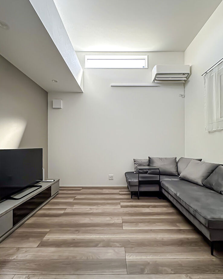 ロイヤルウッド 【34坪×中庭×平屋風】視線を気にせずのびやかに寛げる、中庭のある家。ハーフ吹抜けの開放感も格別の建築実例画像3