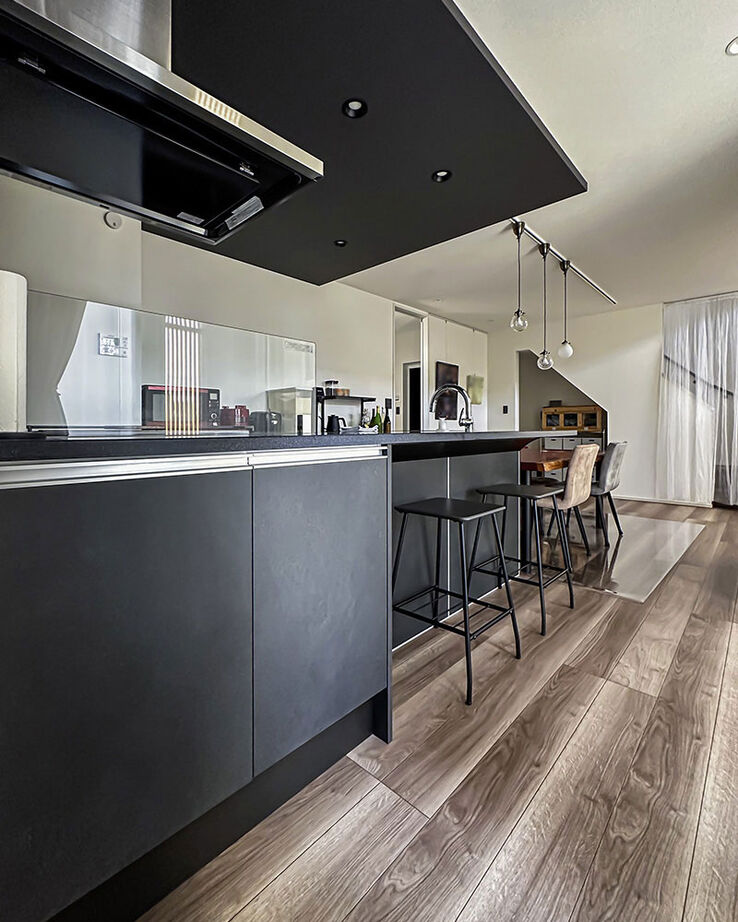 ロイヤルウッド 【34坪×中庭×平屋風】視線を気にせずのびやかに寛げる、中庭のある家。ハーフ吹抜けの開放感も格別の建築実例画像6