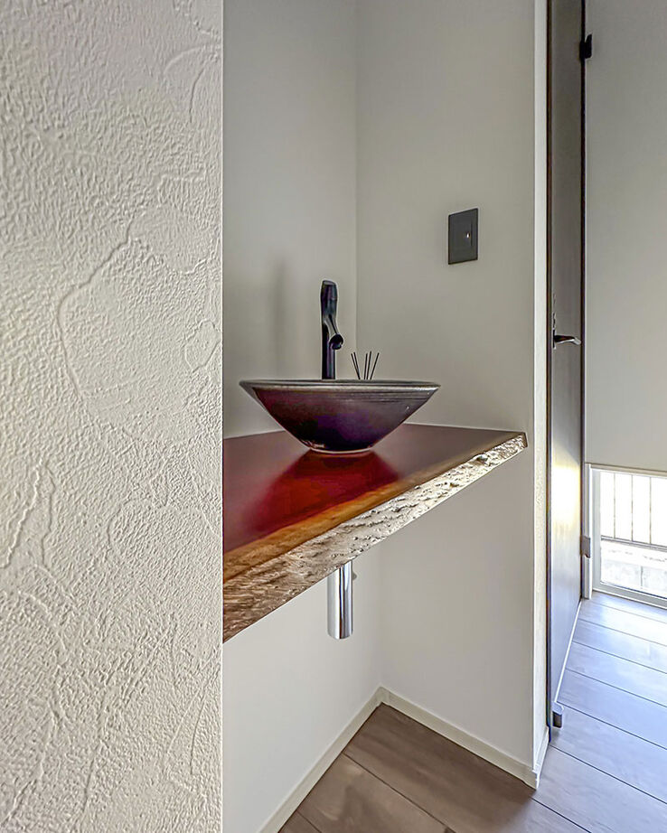 ロイヤルウッド 【34坪×中庭×平屋風】視線を気にせずのびやかに寛げる、中庭のある家。ハーフ吹抜けの開放感も格別の建築実例画像8