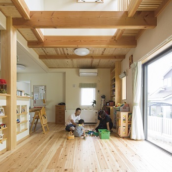 間中工務店 【2000万円台】女性目線の細やかな提案が決め手。健康にこだわった無垢材に包まれた心地いい家の建築実例画像1