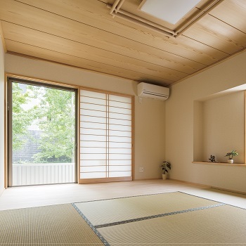 間中工務店 【2000万円台】女性目線の細やかな提案が決め手。健康にこだわった無垢材に包まれた心地いい家の建築実例画像3