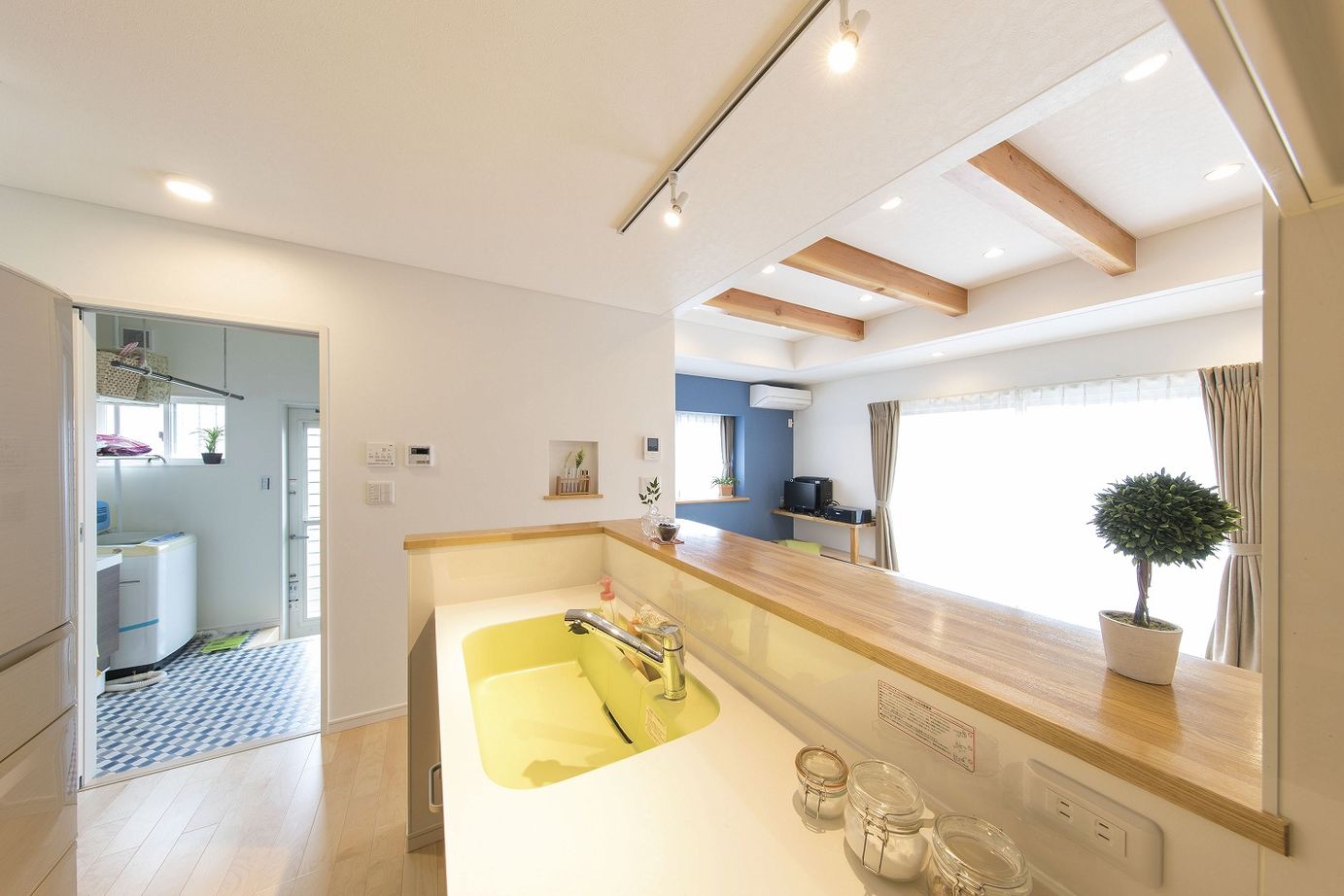 間中工務店 【2000万円台・間取り図有・自然素材系】木の心地良さが気持ちいい。女性目線の使いやすさが光る平屋＋αの家の建築実例画像3