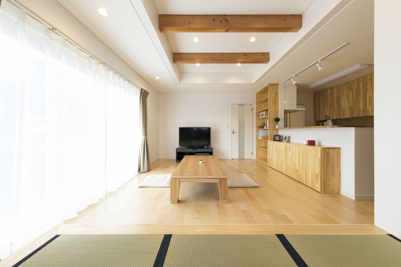 間中工務店 【2000万円台・間取り図有・自然素材系】木の心地良さが気持ちいい。女性目線の使いやすさが光る平屋＋αの家の建築実例画像5