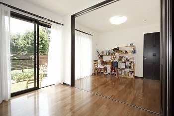 間中工務店 【平屋・2000万円台】光と風が優しく子どもを包みこみ育む。暮らしやすく家族が繋がる、心がなごむ平屋の住まいの建築実例画像6