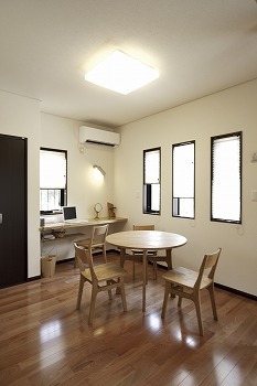 間中工務店 【平屋・2000万円台】光と風が優しく子どもを包みこみ育む。暮らしやすく家族が繋がる、心がなごむ平屋の住まいの建築実例画像8