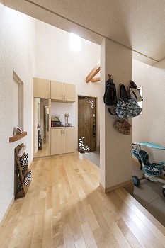 間中工務店 【2000万円台・間取図有】子どもの成長やライフスタイルの変化も見越した設計。毎日の暮らしがラクで将来も安心の住まいの建築実例画像9